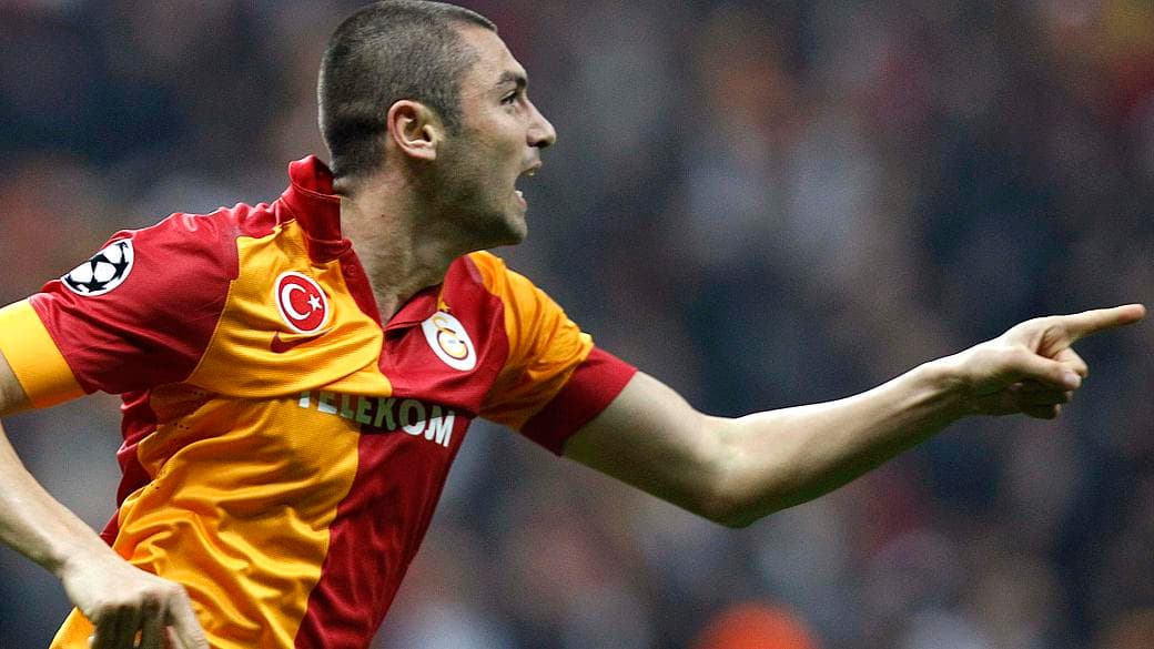Burak Yilmaz fez o único gol do Galatasaray na vitória contra o Manchester United