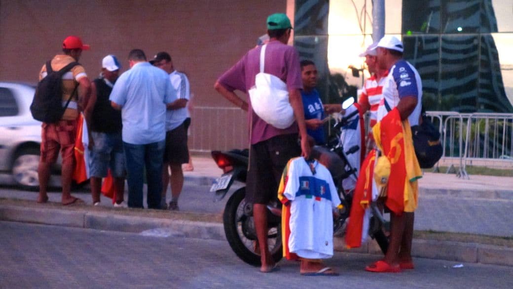 Cambistas em Fortaleza: 'A gente pensou que ia ter fiscalização de verdade'