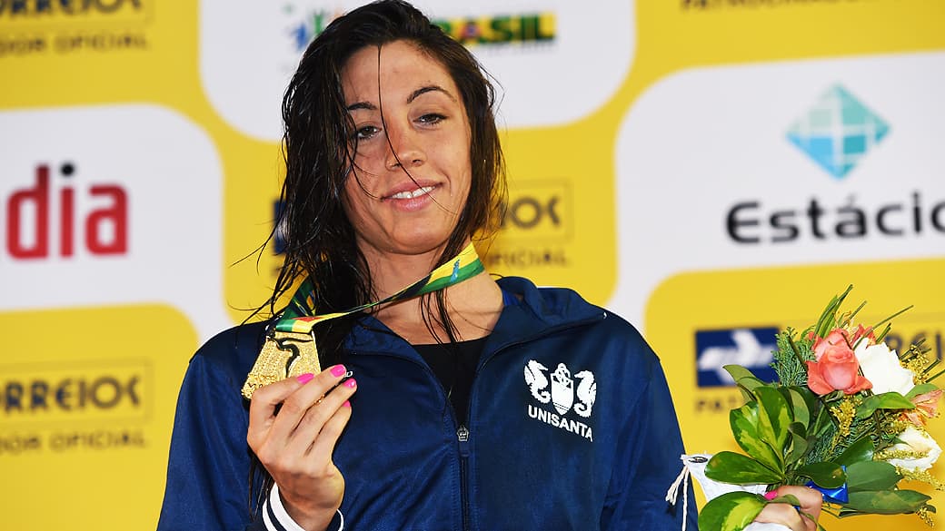 A nadadora Julia Sebastian durante a prova dos 100m peito, no Troféu Maria Lenk no Parque Aquático do Ibirapuera em São Paulo