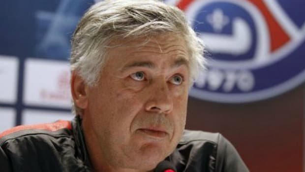 Carlo Ancelotti, ex-Milan, hoje no PSG: futuro em Madri