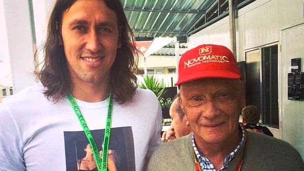 O goleiro Cássio, do Corinthians, ao lado de Niki Lauda, tricampeão mundial de Fórmula 1