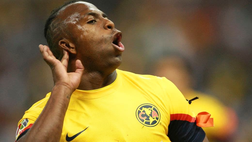 'Chucho' Benítez em ação pelo América do México, onde foi campeão e ídolo