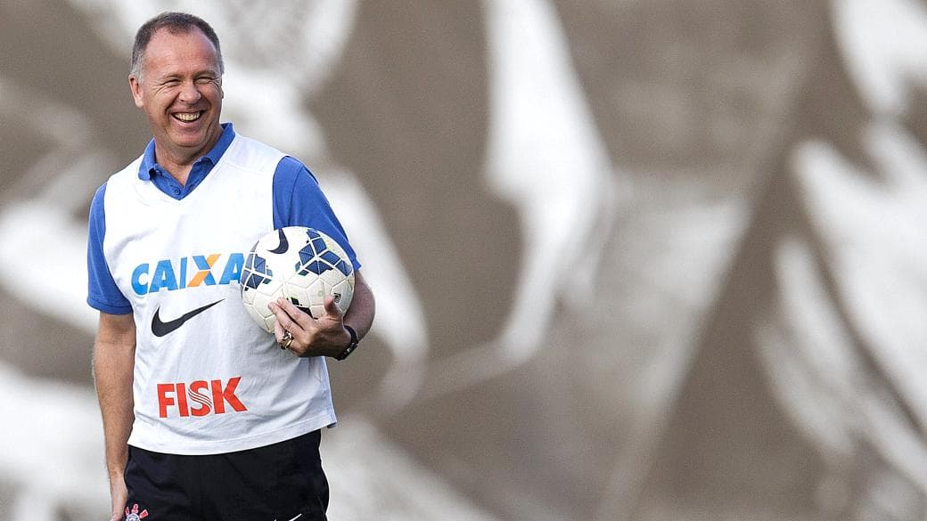 Criticado após empate sem gols contra o Vitória, Mano Menezes quer equipe mais "enfática"