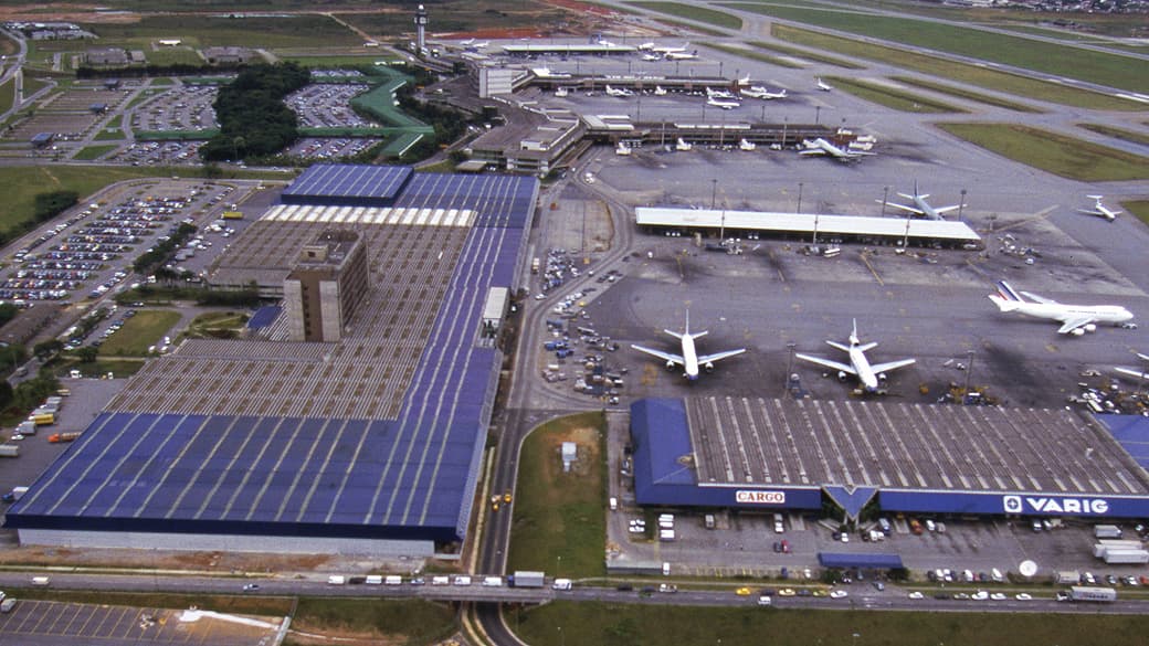 Estacionamento do Aeroporto Internacional de Cumbica, em Guarulhos, na grande São Paulo