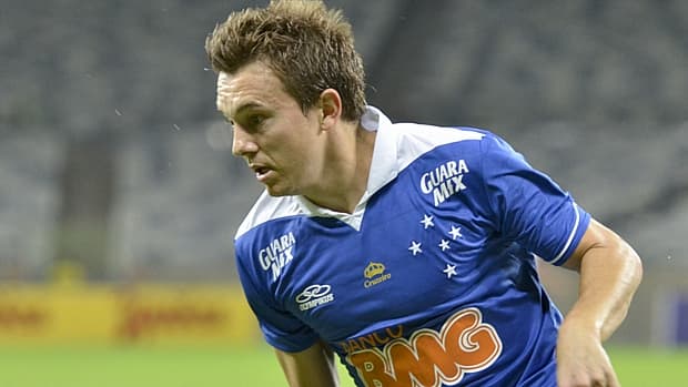 Dagoberto abriu o placar para o Cruzeiro no Mineirão