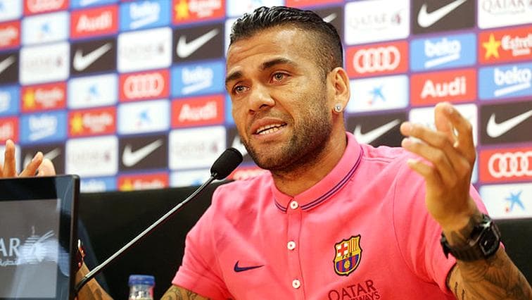 Daniel Alves, durante coletiva do Barcelona