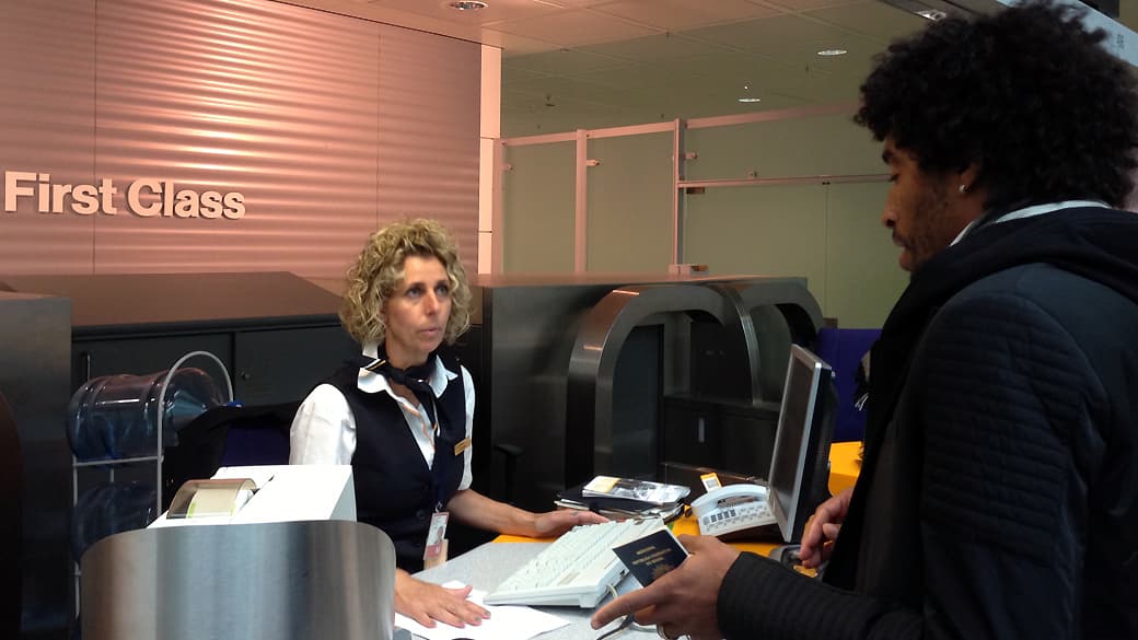 Dante, no aeroporto alemão, embarcando para o Brasil