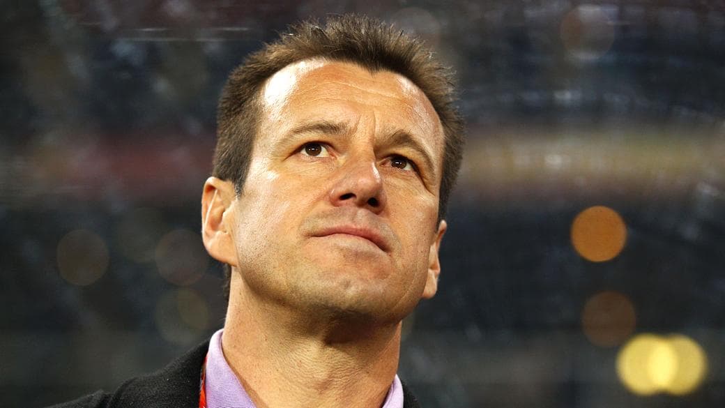 Dunga deve ter seu retorno oficializado nesta terça-feira