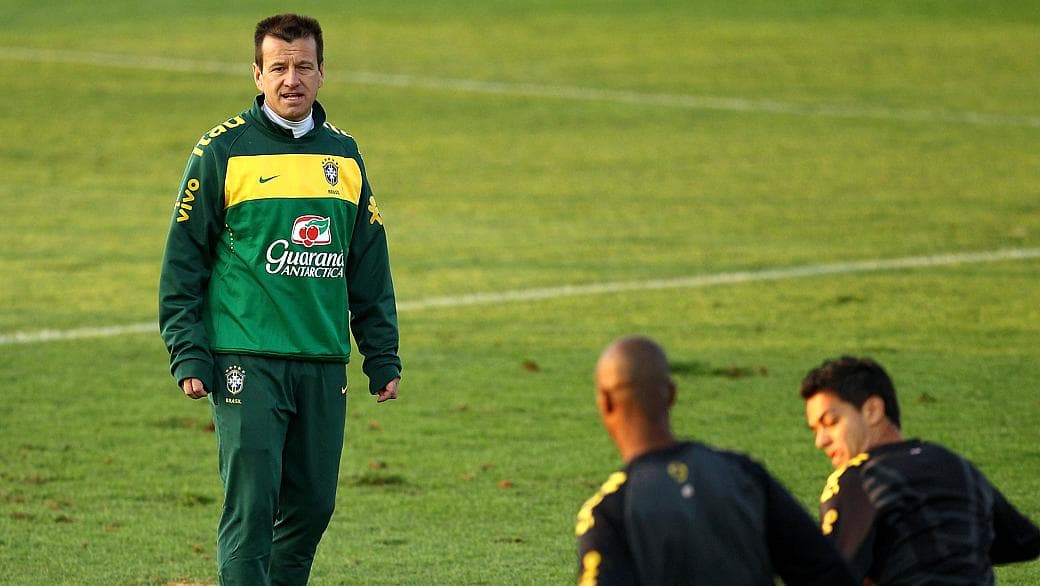 Dunga deve retornar à seleção brasileira após dirigir equipe na Copa do Mundo de 2010