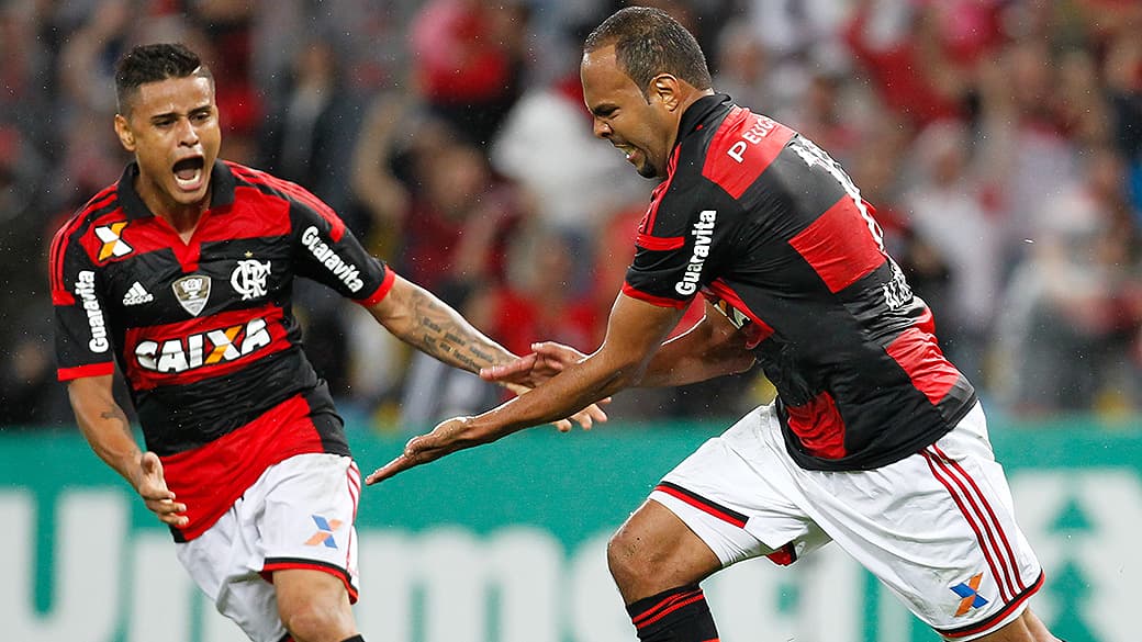 Alecsandro comemora o gol da vitória do Flamengo sobre o Botafogo no Maracanã
