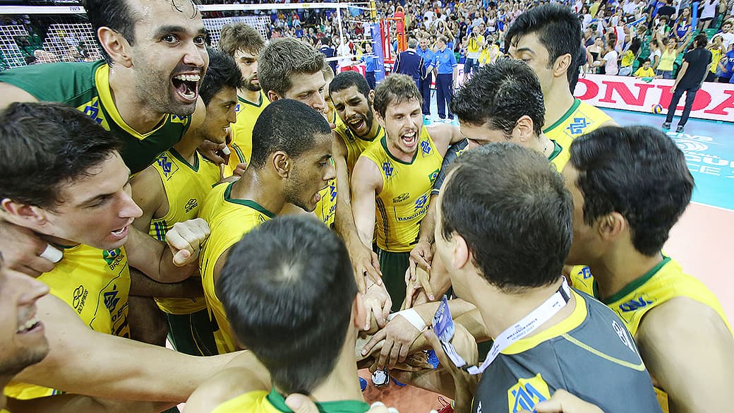Equipe brasileira celebra vitória contra a Itália na cidade de Florença