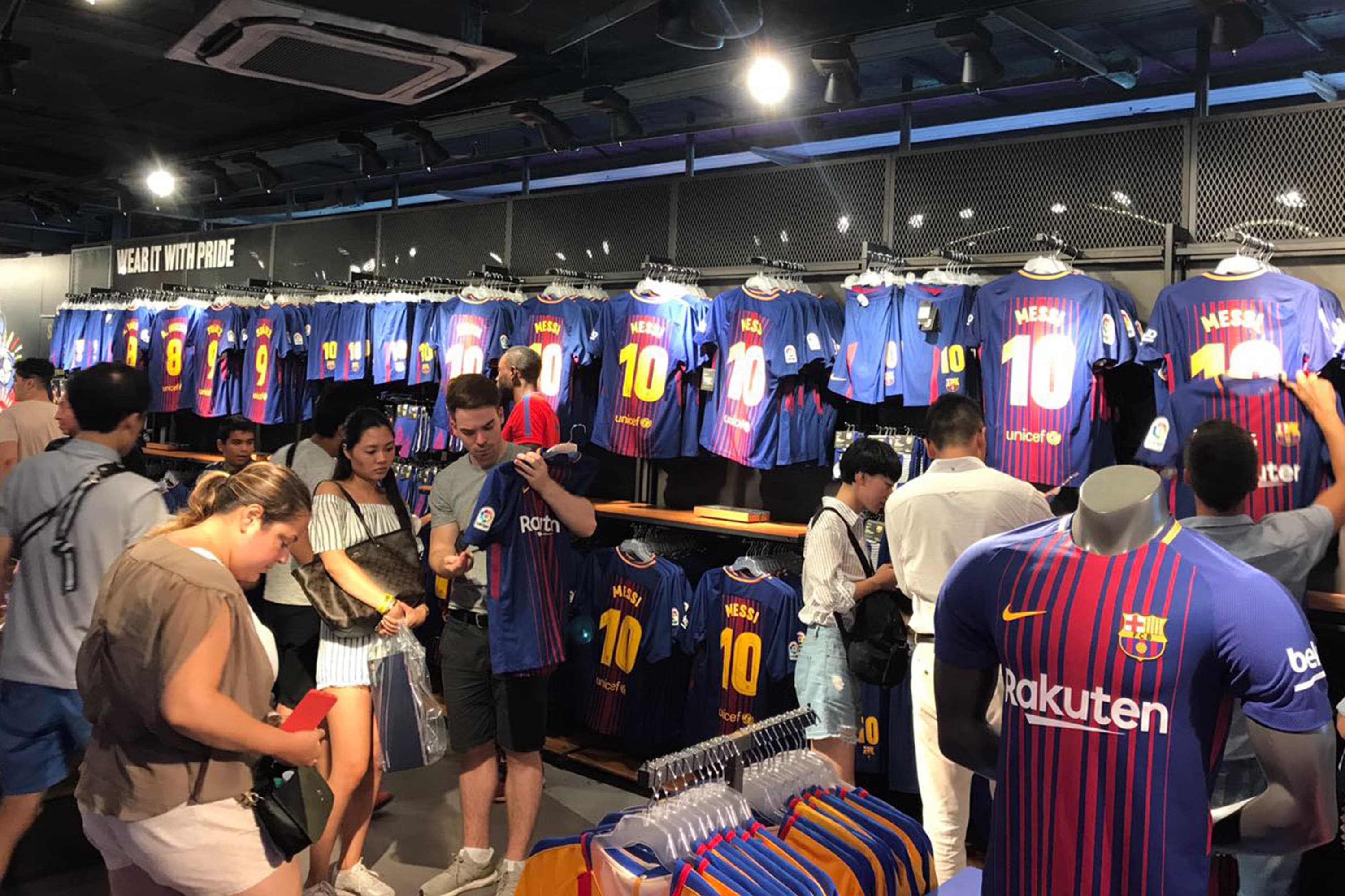 Neymar se despede do Barcelona e vai para PSG