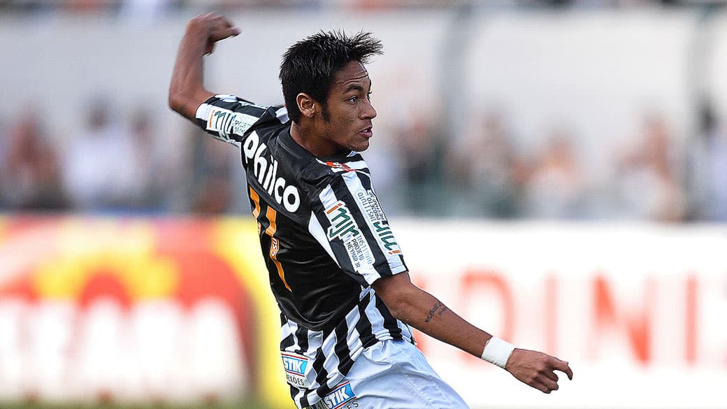 Neymar durante primeira partida da final do Campeonato Paulista de Corinthians e Santos, no Pacaembu, São Paulo