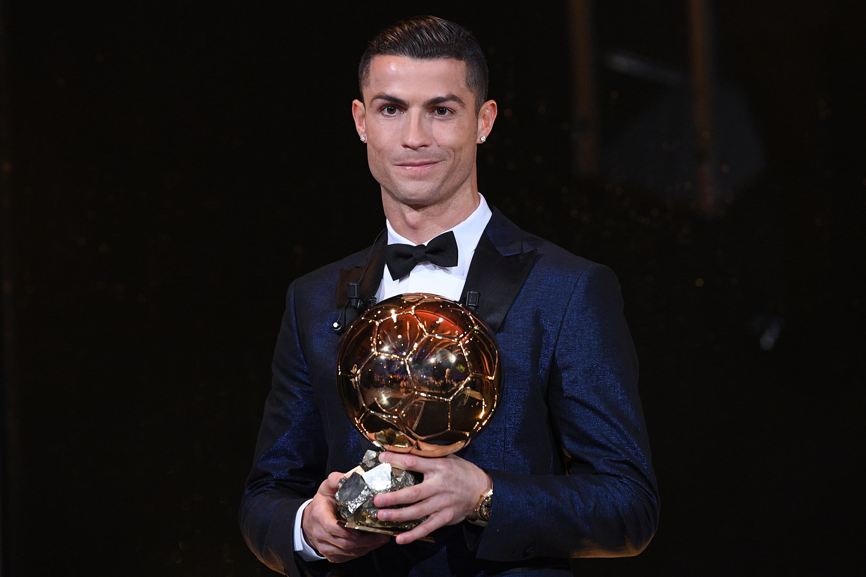 Cristiano Ronaldo agradece prêmio de melhor Bola de Ouro da história