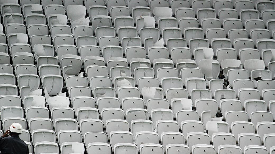 Cadeiras do Itaquerão quebradas após partida entre Corinthians e Palmeiras