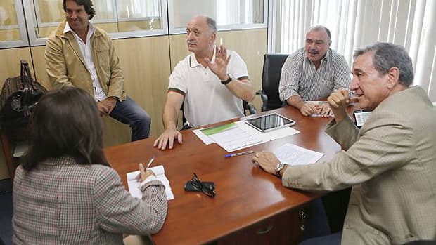 Comissão técnica da seleção brasileira se reuniu com a assessoria de imprensa da CBF nesta quinta