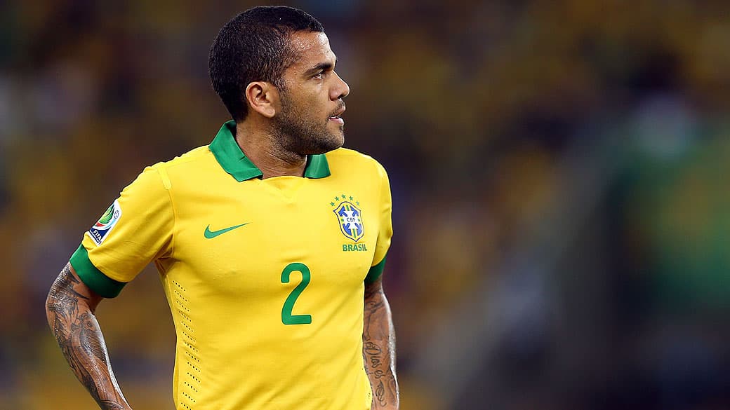 Daniel Alves no estádio Maracanã durante final da Copa das Confederações entre Brasil e Espanha, no Rio de Janeiro