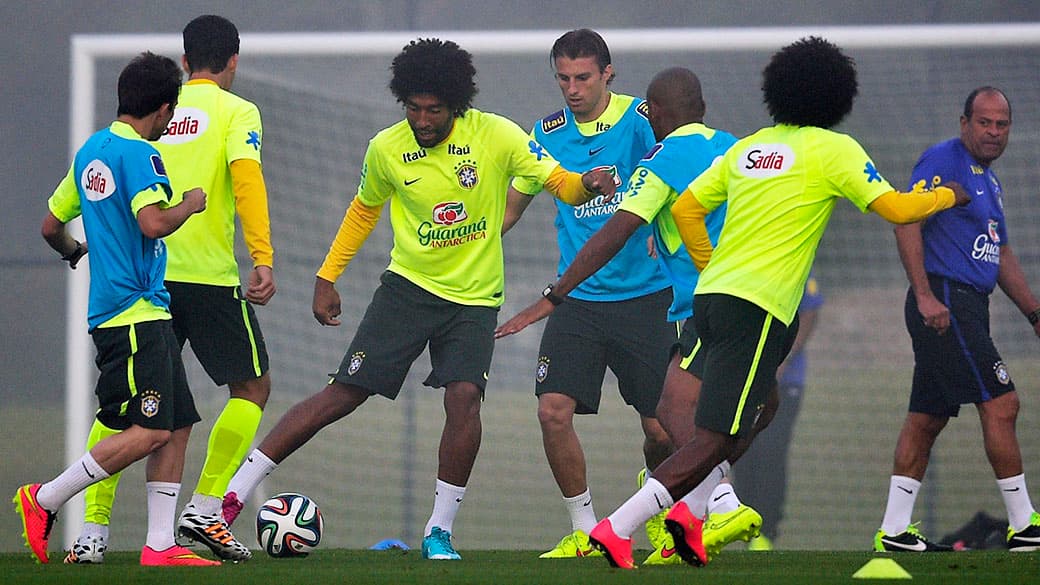 Treino do Brasil teve apenas os reservas em campo