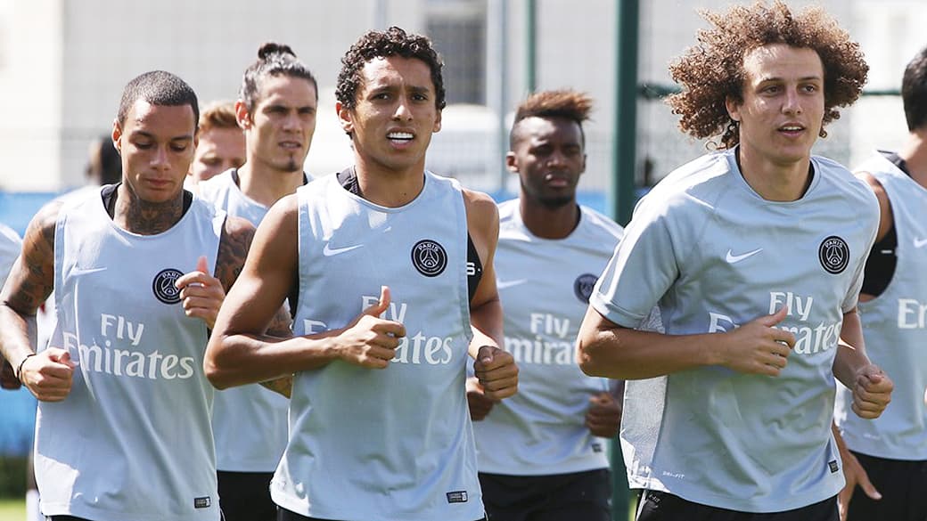 David Luiz (à dir.) ao lado de Marquinhos em seu primeiro treino no PSG