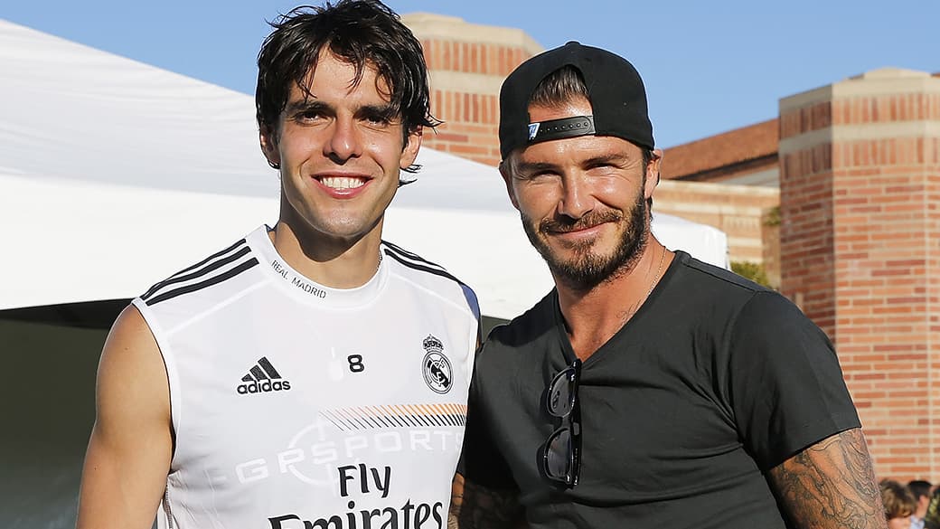 Kaká posa ao lado do ex-jogador David Beckham, na Califórnia