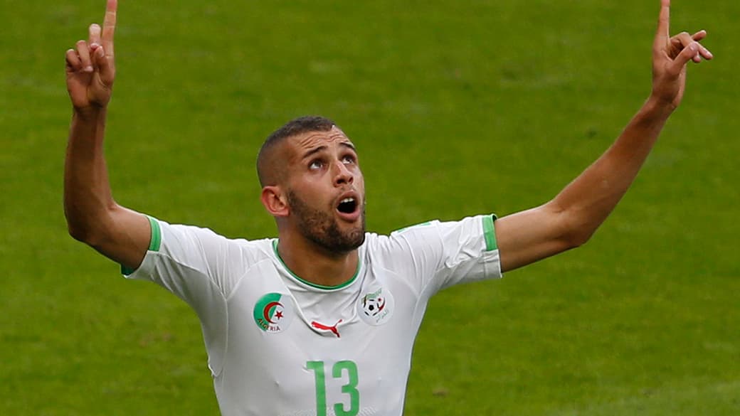 O jogador da Argélia, Islam Slimani, comemora gol marcado contra a Coreia do Sul em partida no estádio Beira Rio, em Porto Alegre