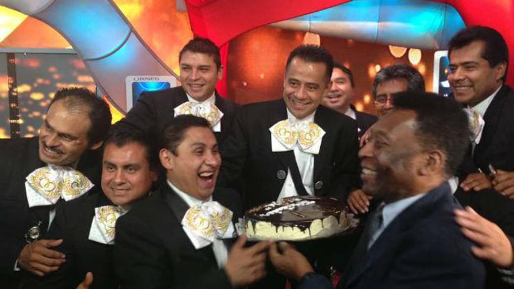 Pelé: homenagem 'simples' em canal de TV mexicano, pelo aniversário de 73 anos
