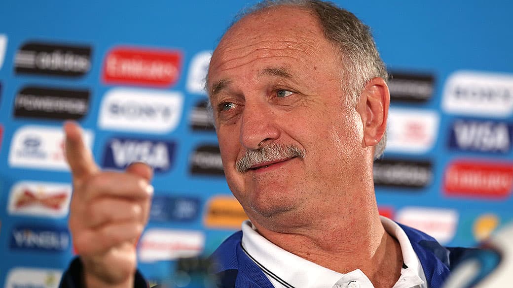 Felipão durante coletiva em Brasilia antes da partida contra a Holanda