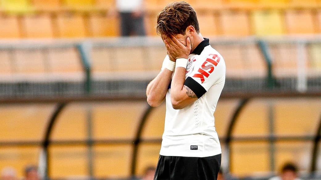 Pato marcou para o timão no Pacaembu, mas não conseguiu garantir a vitória