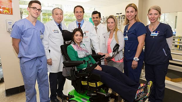 No hospital, em Miami, Lais Souza se recupera do grave acidente de esqui que sofreu em janeiro