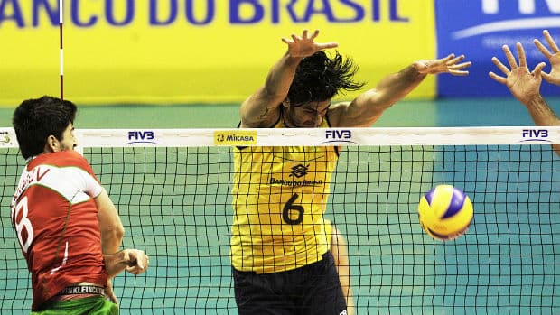 Brasil derrota a Bulgária pela Liga Mundial de vôlei, no Ginásio Nilson Nelsen, em Brasília