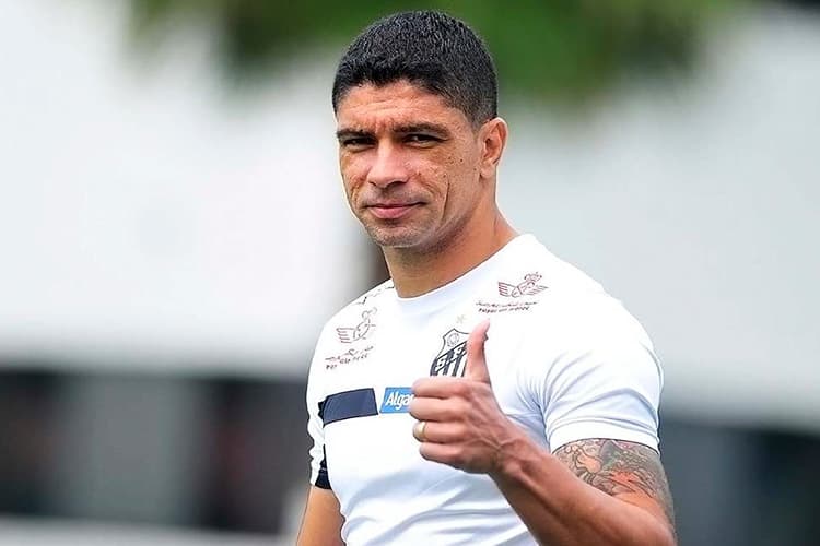 O volante Renato Dirnei, do Santos
