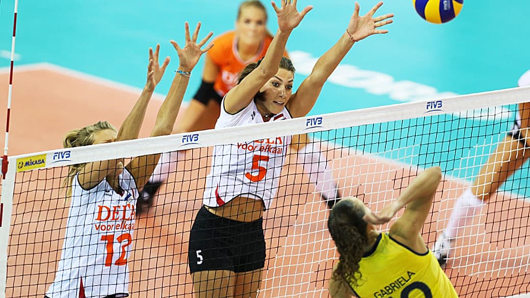 Seleção brasileira feminina de vôlei superou a Holanda por 3 a 0 (17/08/2013)