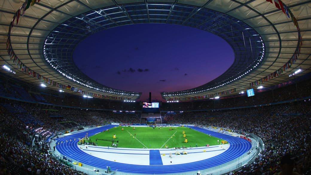 O Estádio Olímpico de Berlim, construído sob o nazismo e reformado décadas depois: símbolo histórico dos Jogos