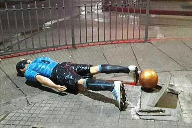 Estátua atacante Luis Suárez