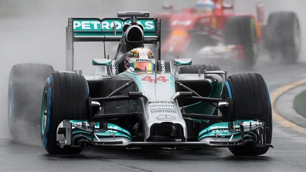 Hamilton correu bem na chuva e larga na pole no GP da Austrália