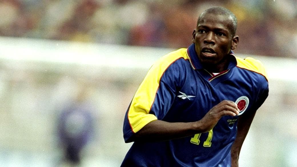 Faustino Asprilla em ação pela seleção colombiana na Copa de 1998