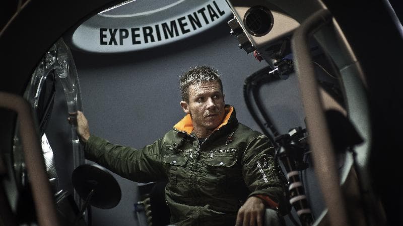 O austríaco Felix Baumgartner se prepara para o salto