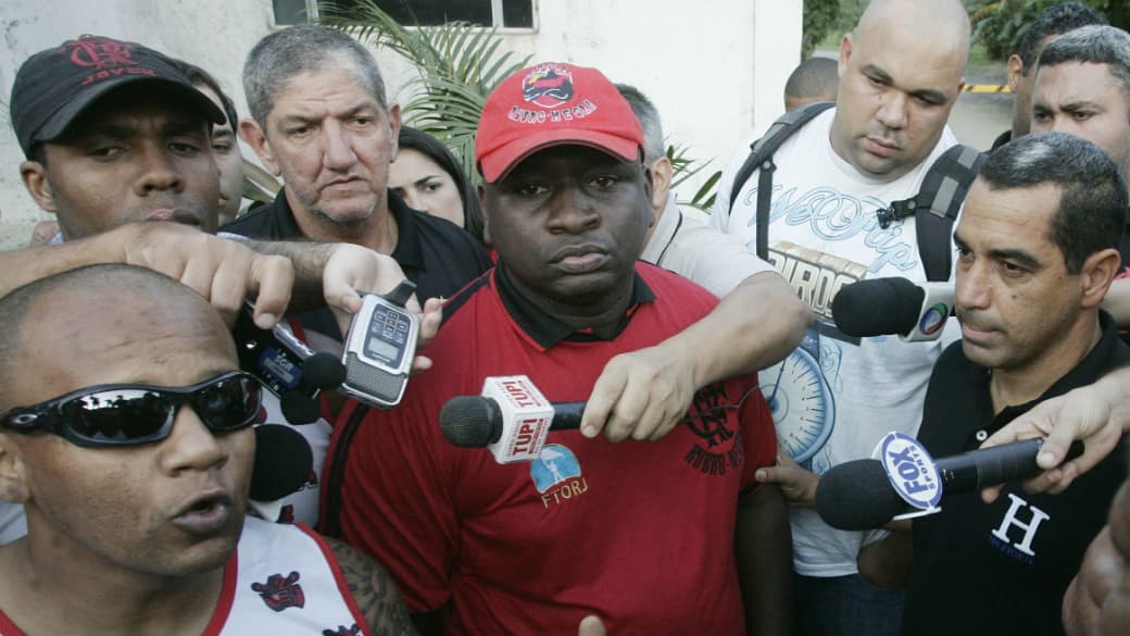 Líderes de torcidas organizadas cobram do diretor de futebol do Fla, Zinho, e dos jogadores mais empenho nas partidas