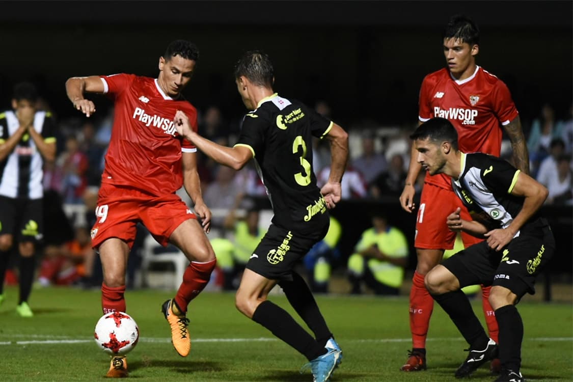 Ganso, durante lance na partida entre Sevilla e Cartagena
