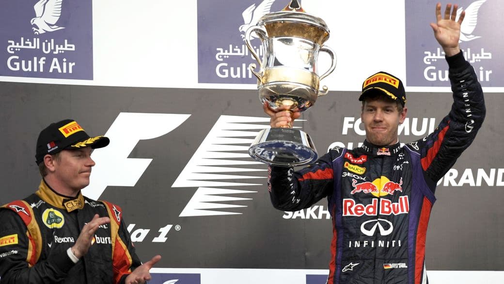 Kimi Raikkonen e Sebastian Vettel no pódio do GP do Bahrein: relação amistosa