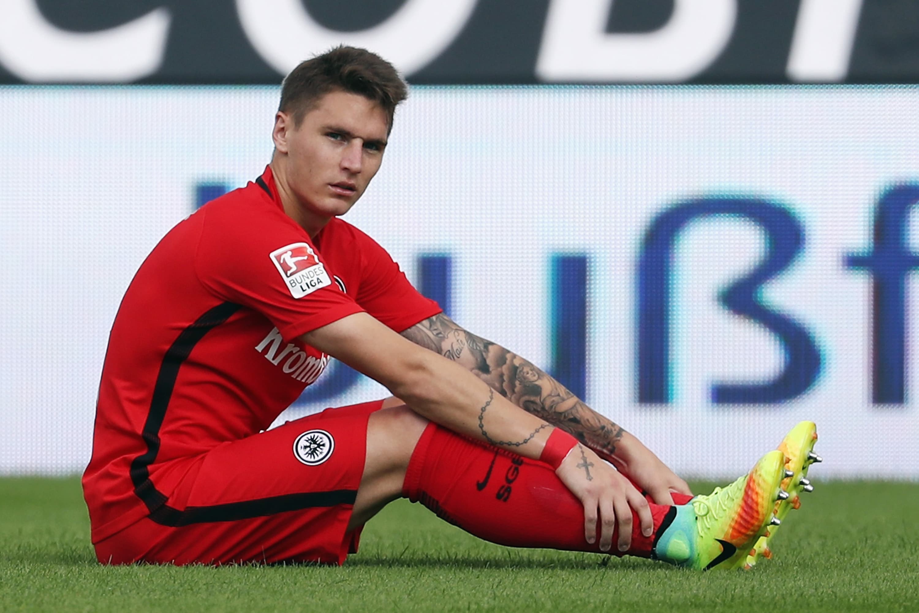 Guillermo Varela atuando pelo Frankfurt no Campeonato Alemão