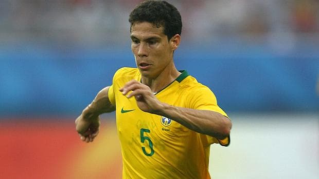 Hernanes: poupado após sofrer um trauma no crânio