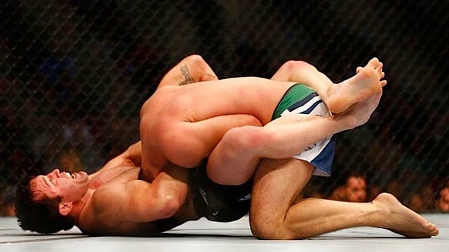 Chael Sonnen finalizou Maurício Shogun Rua com uma guilhotina