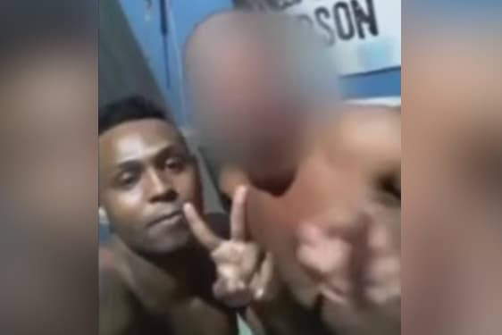 Jobson, ex-jogador do Botafogo, é libertado da prisão e grava vídeo cantando "Livre Estou", canção tema do filme Frozen, da Disney