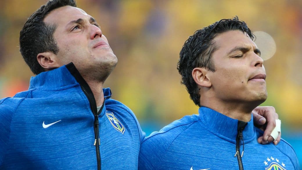 As lágrimas do capitão Thiago Silva na hora do hino podem explicar seu rendimento abaixo da média na estreia