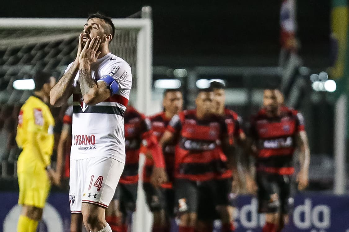 Jogador Lucas Pratto do São Paulo, durante a partida contra o Atlético-GO, válida pelo Campeonato Brasileiro de 2017, no estádio do Morumbi