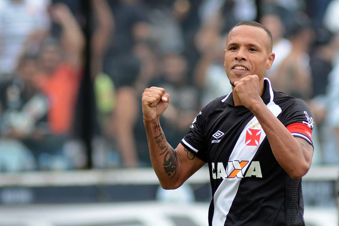 Jogador Luis Fabiano, do Vasco, comemora gol durante a partida contra o Bahia, válida pelo Campeonato Brasileiro 2017, no estádio de São Januário no Rio de Janeiro