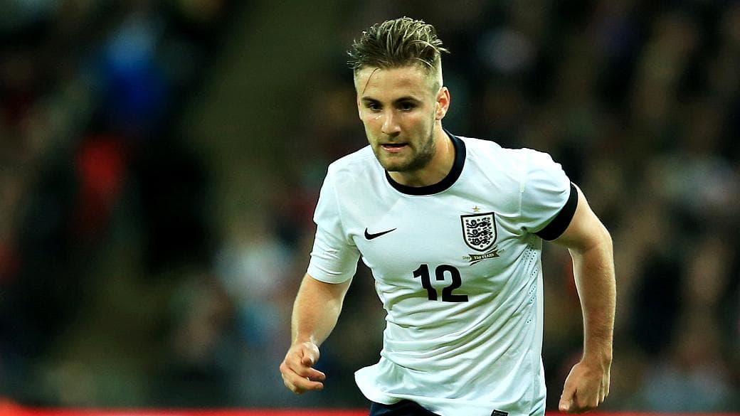 Caçula da equipe, o lateral Luke Shaw roubou a vaga do veterano Ashley Cole