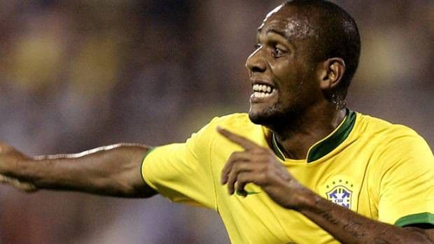 Maicon, no jogo contra a Holanda, na Copa de 2010