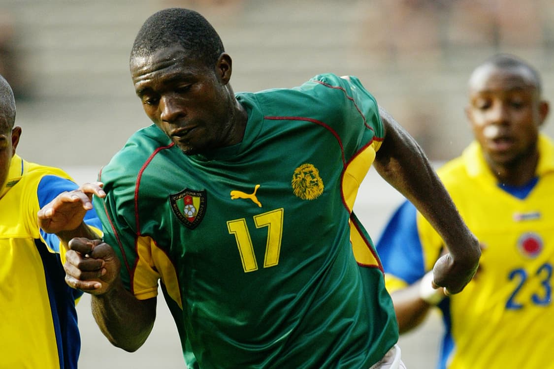 Marc Vivien Foé, durante partida contra a Colômbia, válida pela semi-final da Copa das Confederações 2003
